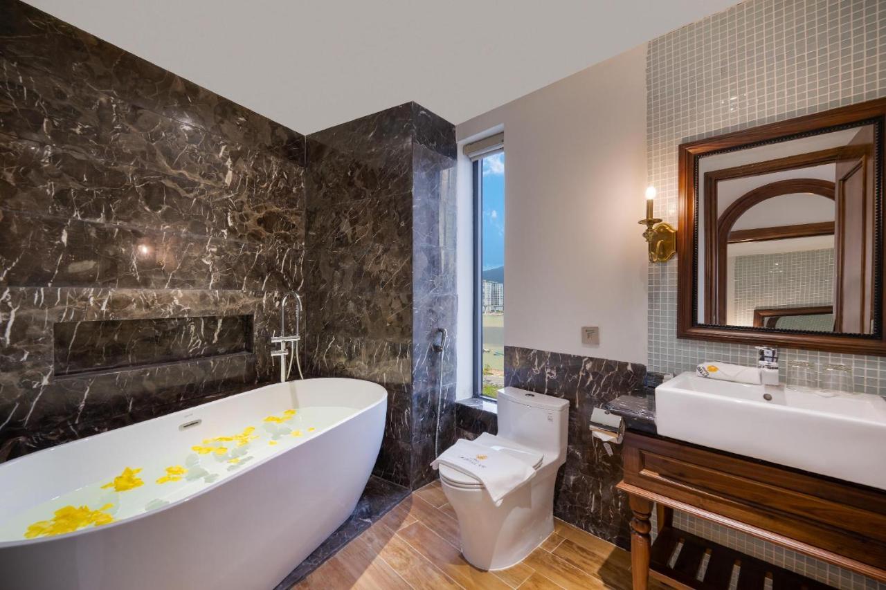 La Belle Vie Boutique Hotel Дананг Екстериор снимка